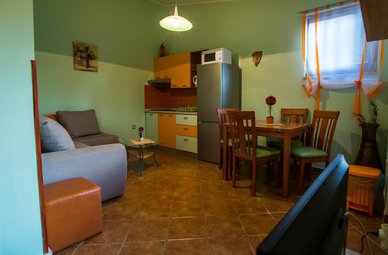 Apartments Angela 1711 Rakalj Bagian luar foto