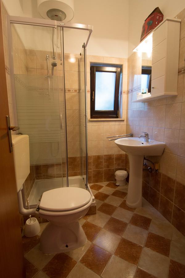 Apartments Angela 1711 Rakalj Bagian luar foto